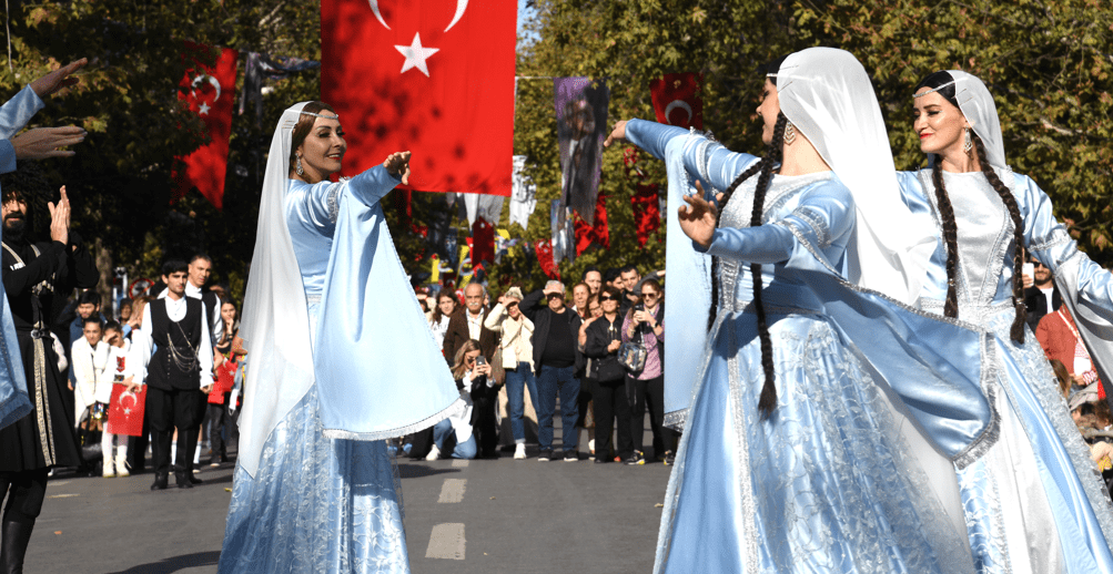 KADIKÖY'DE BÜYÜK CUMHURİYET YÜRÜYÜŞÜ ÖNCESİ RENKLİ GÖRÜNTÜLER 2 image 62