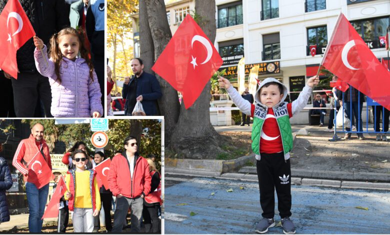 KADIKÖY'DE BÜYÜK CUMHURİYET YÜRÜYÜŞÜ ÖNCESİ RENKLİ GÖRÜNTÜLER 1 KADIKÖY’DE BÜYÜK CUMHURİYET YÜRÜYÜŞÜ ÖNCESİ RENKLİ GÖRÜNTÜLER