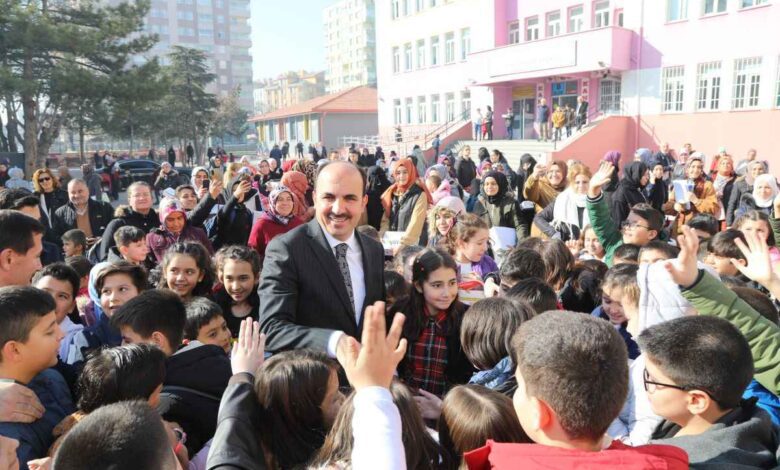 Konya Büyükşehir Belediyesi’nden Öğrencilere 8 Ay Sürecek Eğitim Desteği! 1 Konya Büyükşehir Belediyesi’nden Öğrencilere 8 Ay Sürecek Eğitim Desteği!