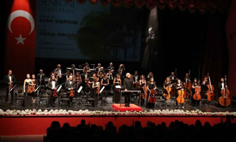 Eskişehir Büyükşehir Belediyesi Senfoni Orkestrası Sezonu Muhteşem Bir Konserle Açtı 1 Eskişehir Büyükşehir Belediyesi Senfoni Orkestrası Sezonu Muhteşem Bir Konserle Açtı
