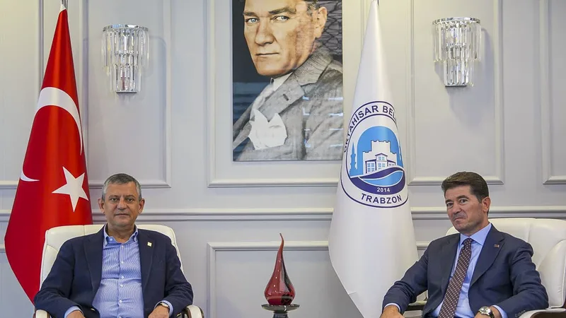 CHP Lideri Özgür Özel Trabzon’da: “Erdoğan Yenilmez Değil Ama Ekrem İmamoğlu Yenilmez”