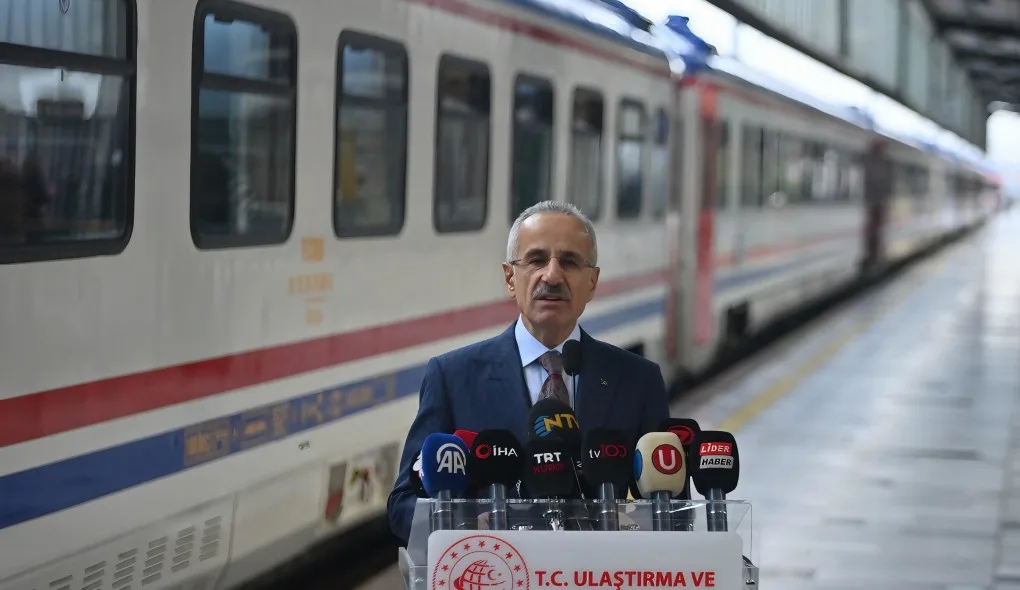 Demiryollarında güneş enerjisi dönemi başladı: TCDD kendi elektriğini üretiyor