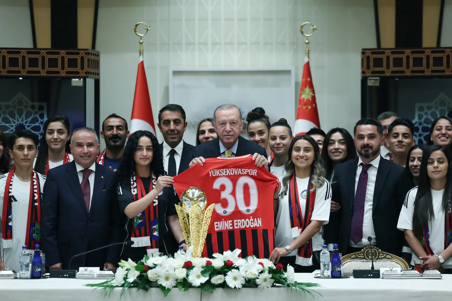Erdoğan’dan Yüksekovaspor kadın futboluna güçlü destek mesajı