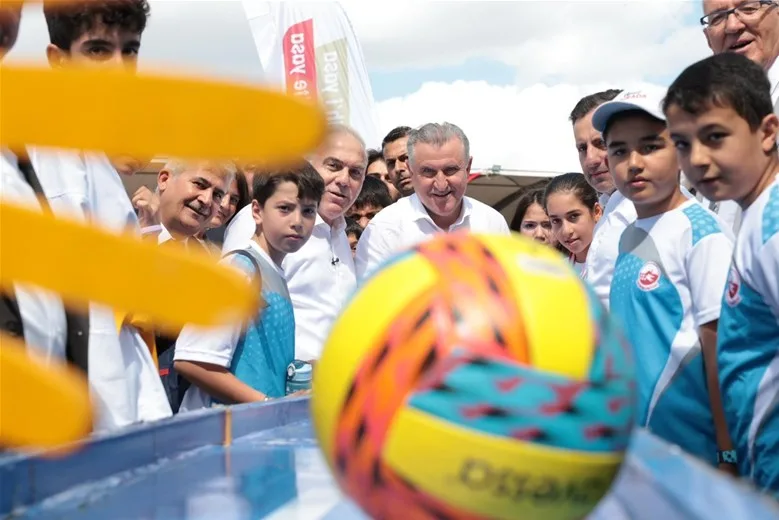 Gençlik ve Spor Bakanı Bak: “Çocuklarınızı Tesislerimize Getirin”