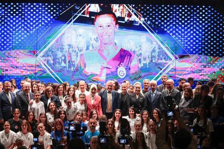 Kadın Futbolunun Geleceği: Kristal Ayaklar Ödül Töreni’nde Büyük Buluşma
