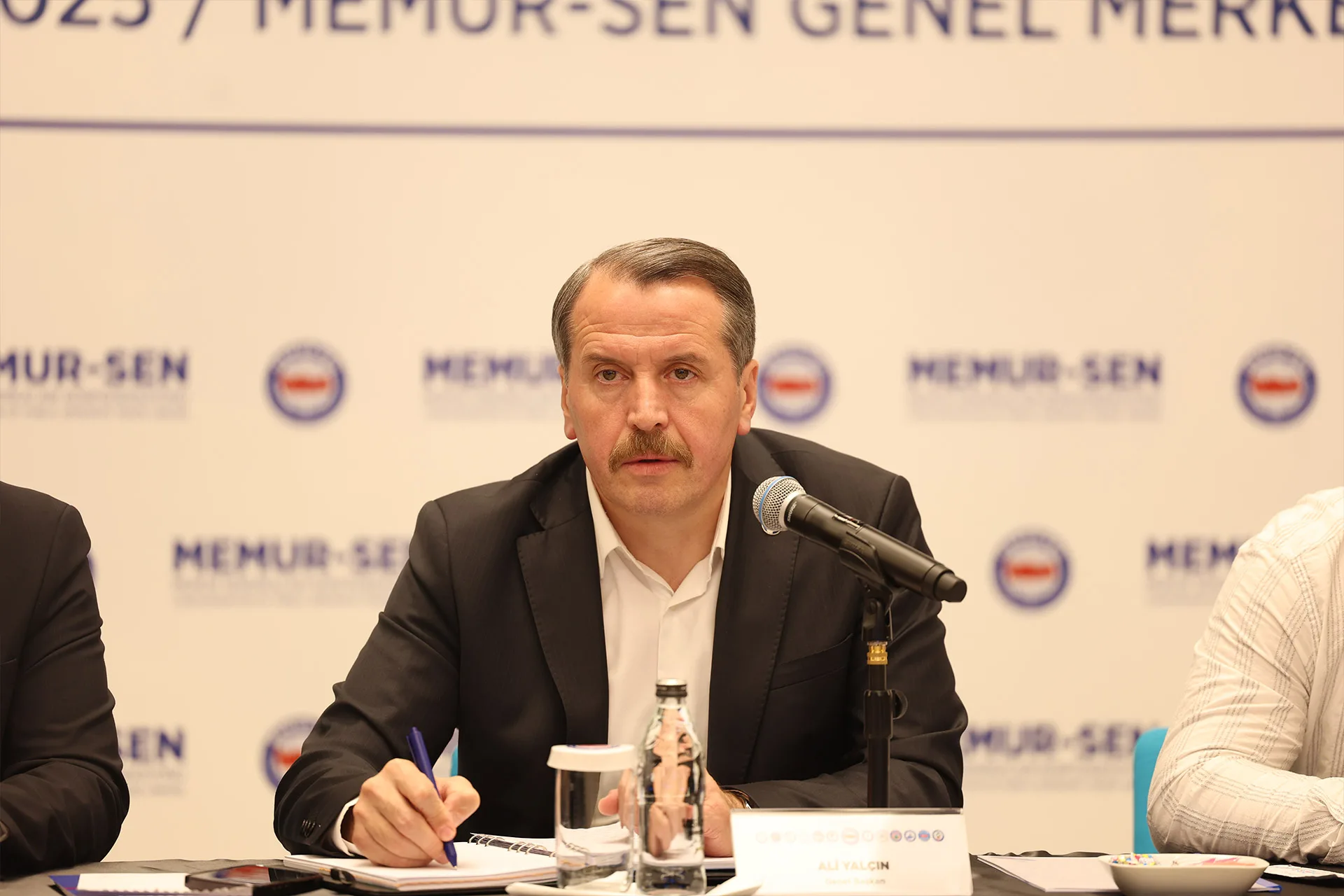 Memur-Sen: “Gelirde Adalet, Ücrette Denge İstiyoruz – Yetersiz Teklife Hayır”