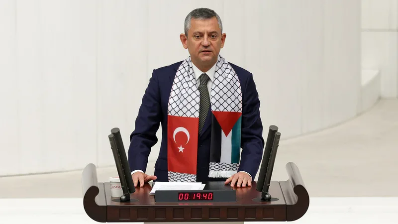 Özgür Özel’den Meclis’te Filistin Konuşması: “Milletin vekilinin yeri tatil değil, Meclis’tir”