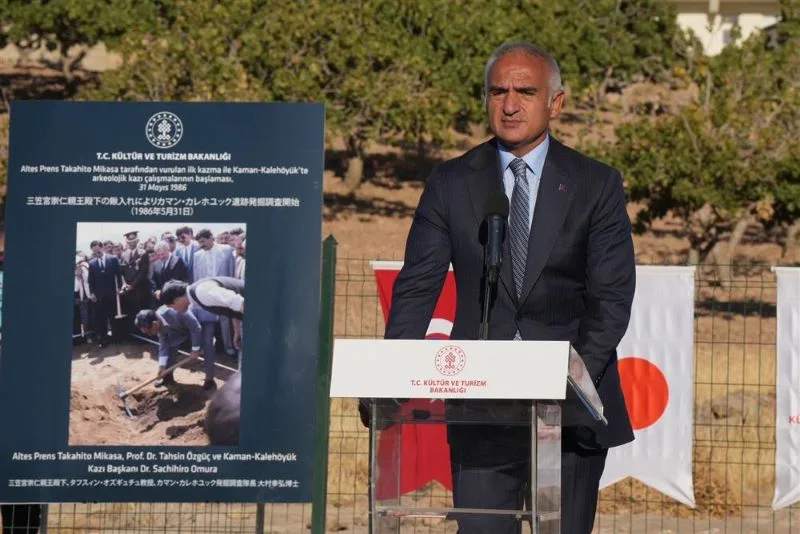 Ayanlar Höyük kazısı başladı, Prenses Akiko ilk kazmayı vurdu