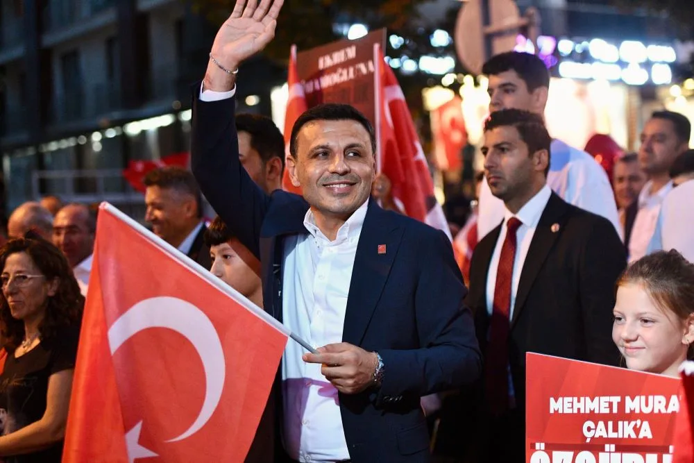 CHP İstanbul İl Kongresi İptal Edildi: Özgür Çelik ve Yönetimi Görevden Alındı