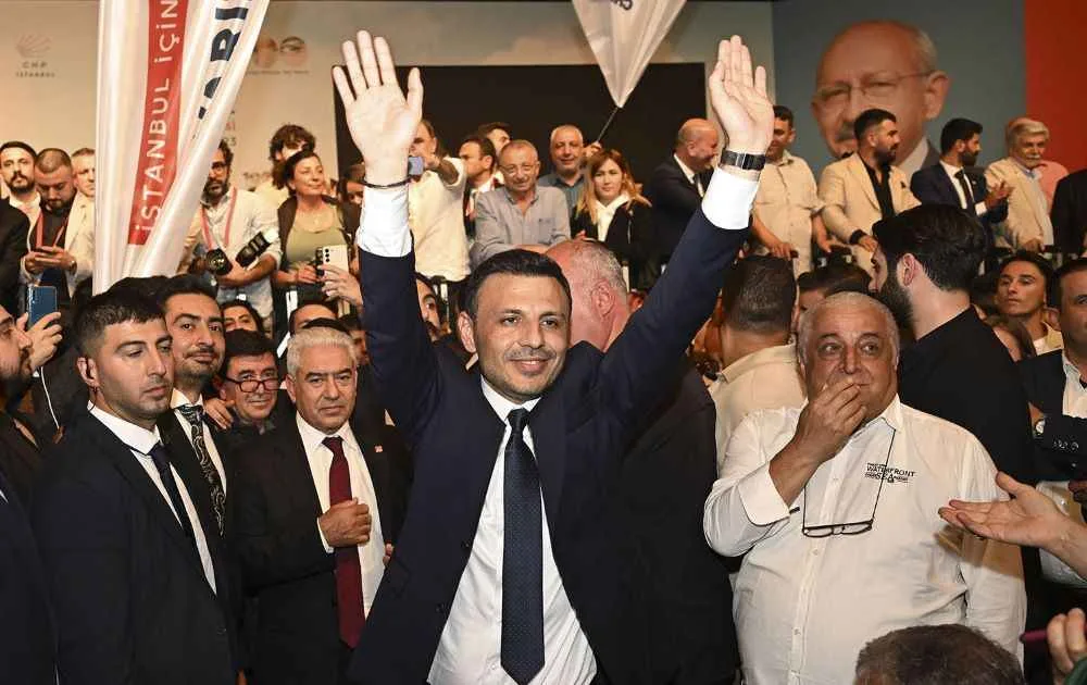 CHP İstanbul İl Yönetimi Görevden Alındı: Hukukçulardan “Mutlak Butlan” Yorumu