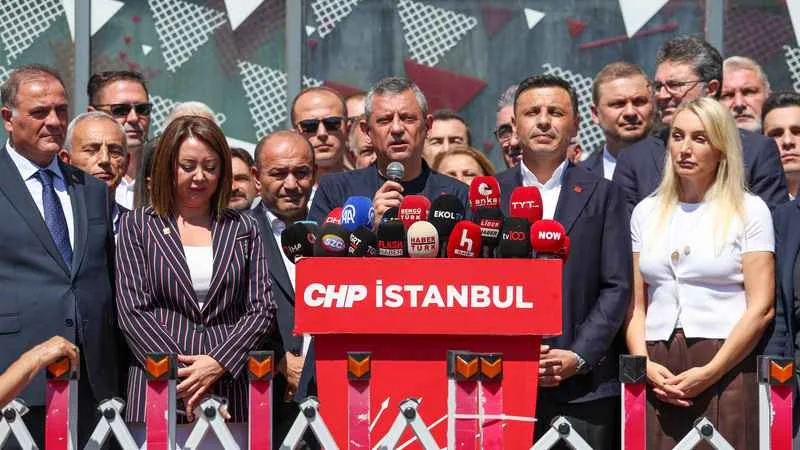 CHP Lideri Özel: “Benim Vekilim Özgür Çelik’tir, Görevine Devam Ediyor”