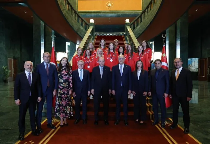 Cumhurbaşkanı Erdoğan milli takımları kabul etti