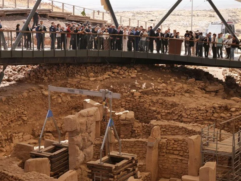 Göbeklitepe’de yeni keşif: İnsan heykeli gün yüzüne çıkarıldı