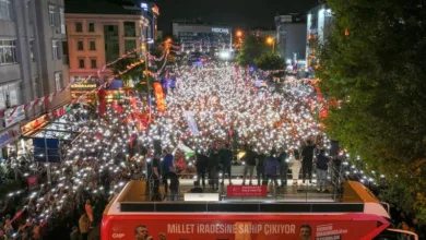 Özgür Özel Bahçelievler mitinginde ekonomi, yargı çıkışı