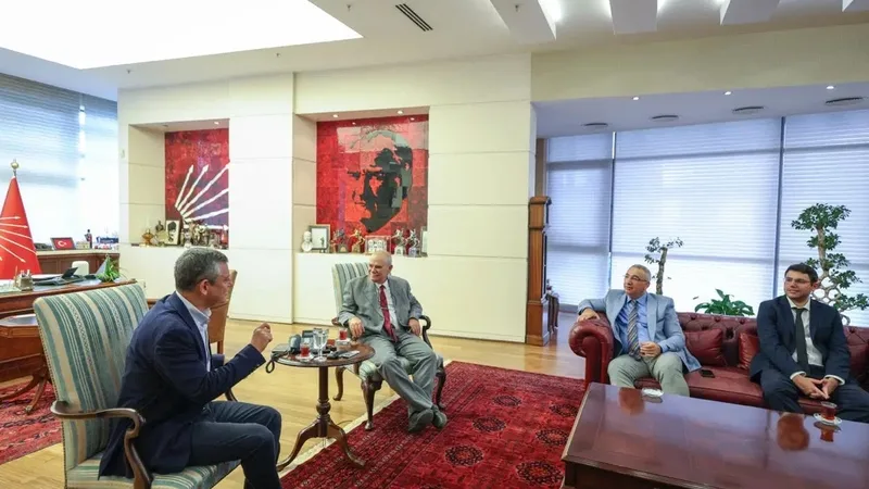 Özgür Özel’den Kayyum ve Yargı Süreçlerine Tepki: “CHP’yi Kayyuma Bırakmayız”