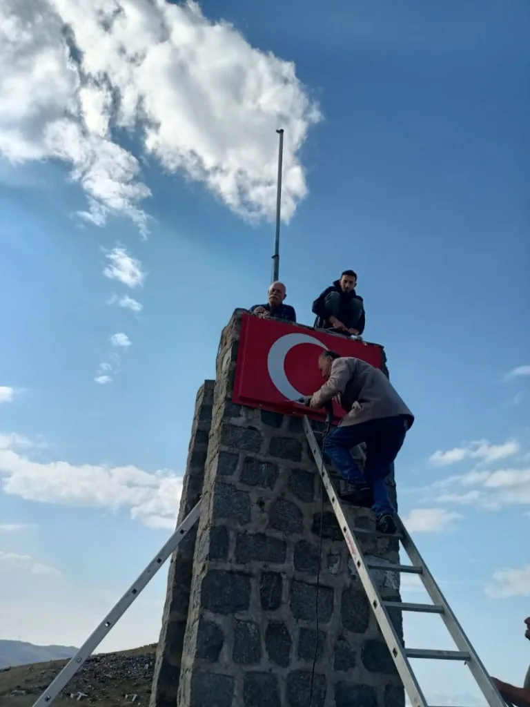 Çataltepe Şehitliği yenilendi, kahramanların hatırası ebedileştirildi