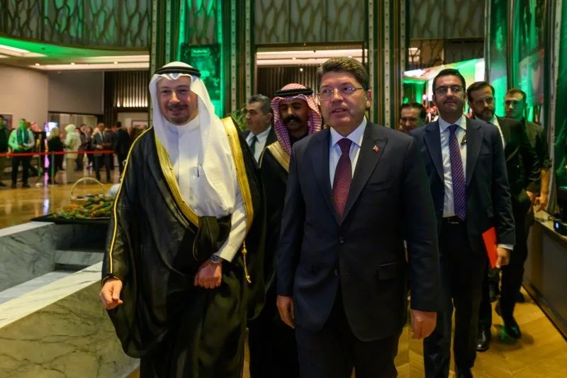 Yılmaz Tunç Suudi Arabistan resepsiyonu, hukuk, Filistin