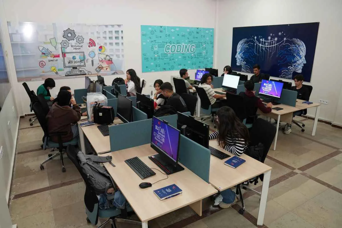 Diyarbakır’a Dijital Gençlik Merkezi Açıldı: Gençlere Teknoloji ve İstihdam Desteği