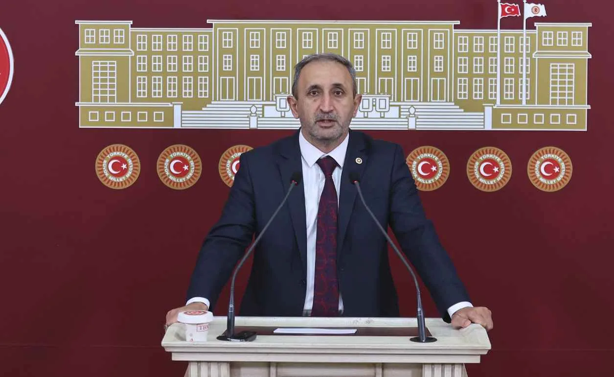HÜDA PAR Milletvekili Demir’den sanal kumar uyarısı: “Aileler darmadağın oluyor”