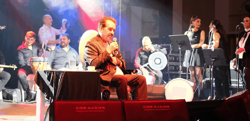 Ahde Vefa Gecesi: Tatlıses, Neşet Ertaş’ı Kırşehir’de Andı