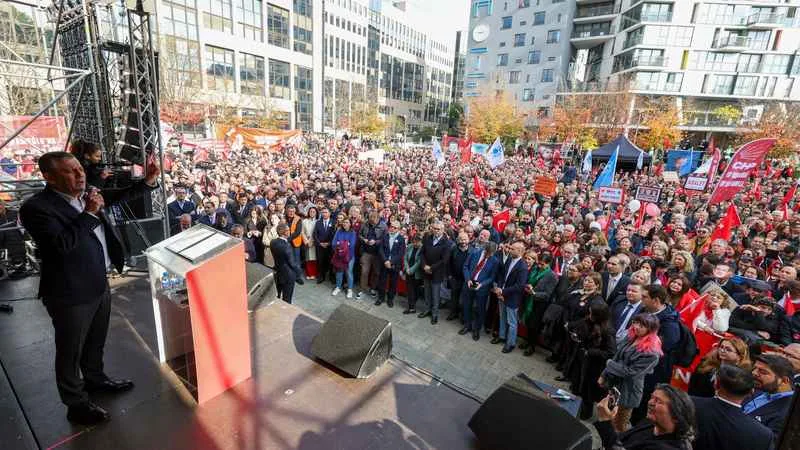 Özgür Özel Brüksel’de: “Millet İradesine Sahip Çıkıyor” mitingi