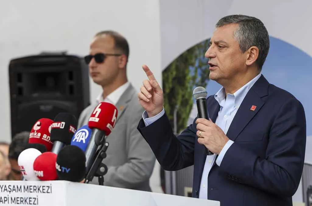 Özgür Özel Üsküdar konuşması: kreş, yurt ve kent lokantaları mesajları