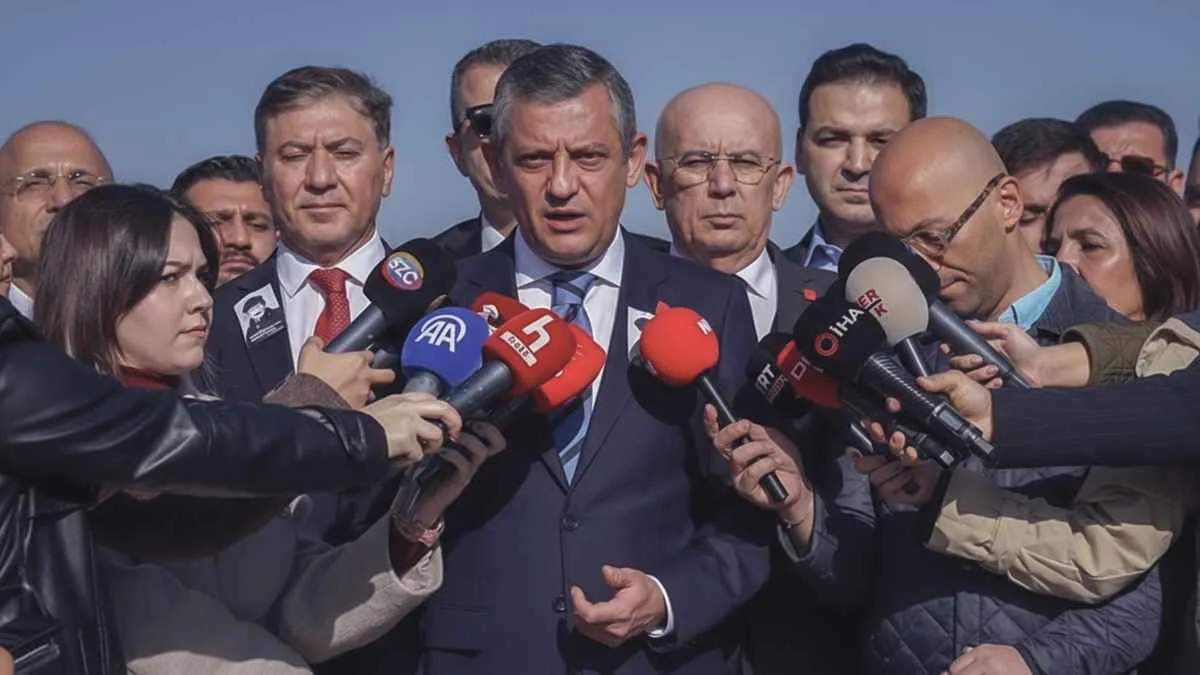 Özgür Özel, Ecevit anmasında Ankara’da gündeme mesajlar verdi