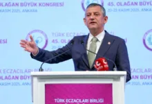 Özgür Özel’den eczacılık mesleği ve sosyal adalet vurgulu kapsamlı değerlendirme