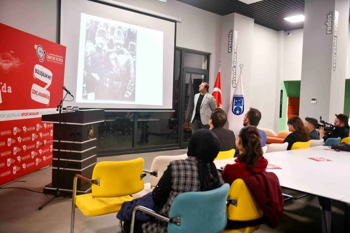 “Anavatan Rumeli’den Yeni Vatan Ankara’ya” konferansı gençleri tarih yolculuğuna çıkardı