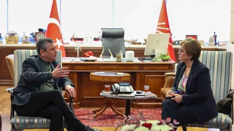 Özgür Özel: Demokratikleşme ile çözüm süreci iç içe yürümeli