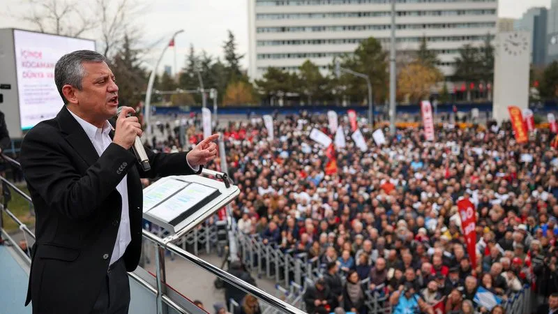 Özgür Özel: “Tek adam yine kaybedecek, yurttaş bütçe hakkını söke söke alacak”