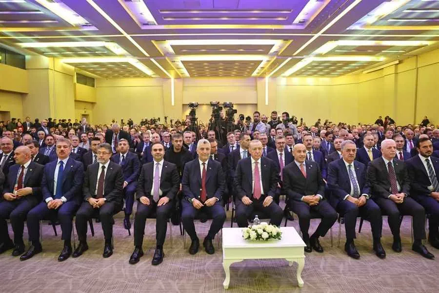 Ticaret Bakanı Bolat: 2025 ihracat hedefi aşıldı, 390 milyar dolar gerçekleşti